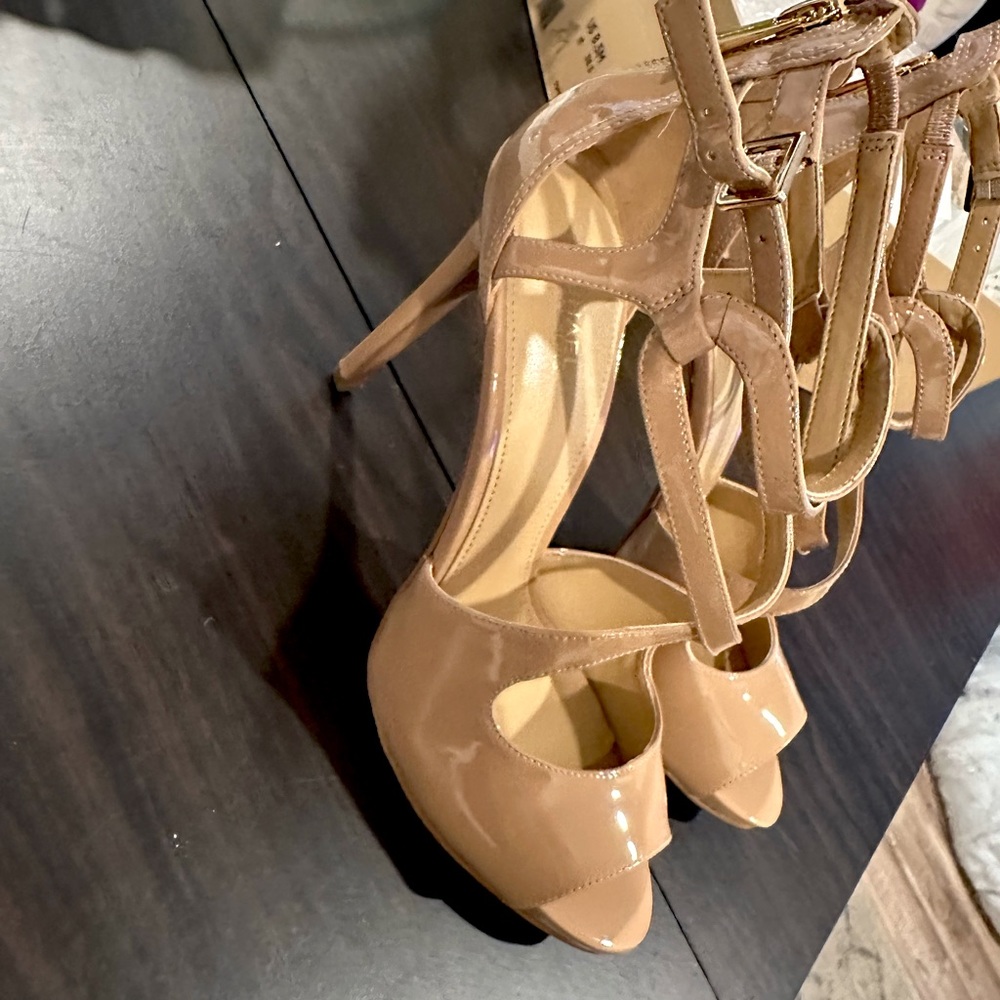 Michael kors new in box Catie patent leather toffee sandal size 8.5 high…